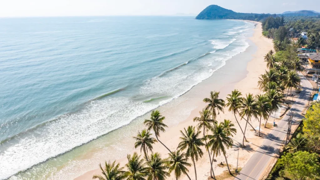 Hat-Thung-Wua-Laen-in-Chumphon-Thailand.