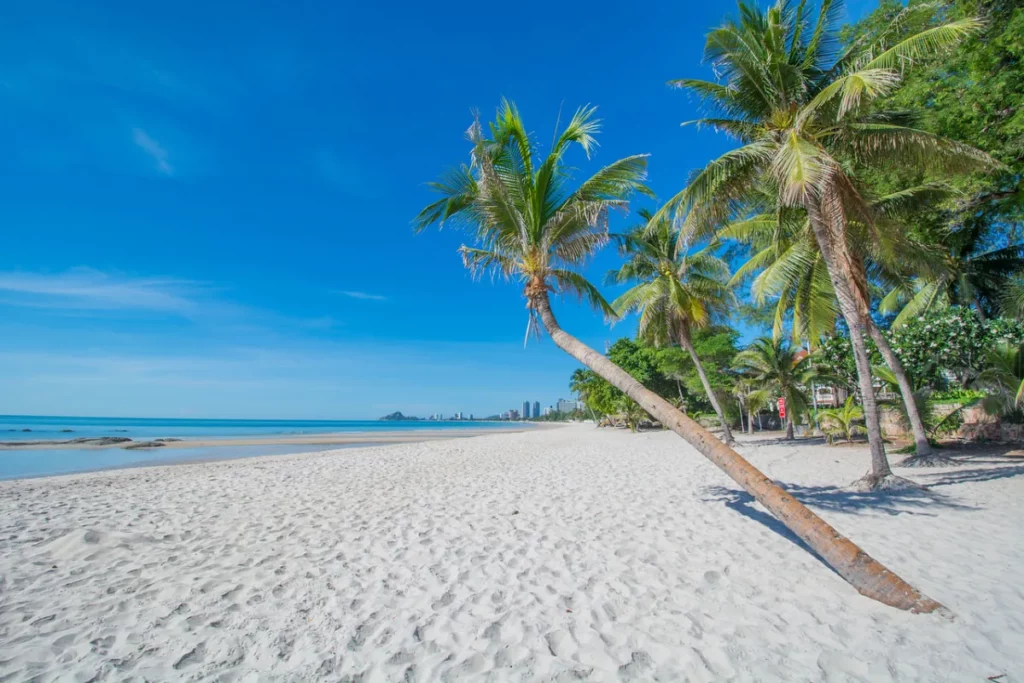
Plage-a-Hua-Hin-province-de-Prachuap-Khiri-Khan.