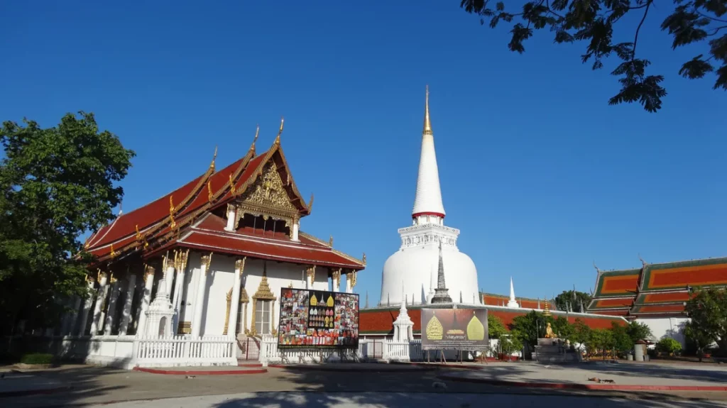 Wat-Phra-Mahathat-Woramahawihan.webp