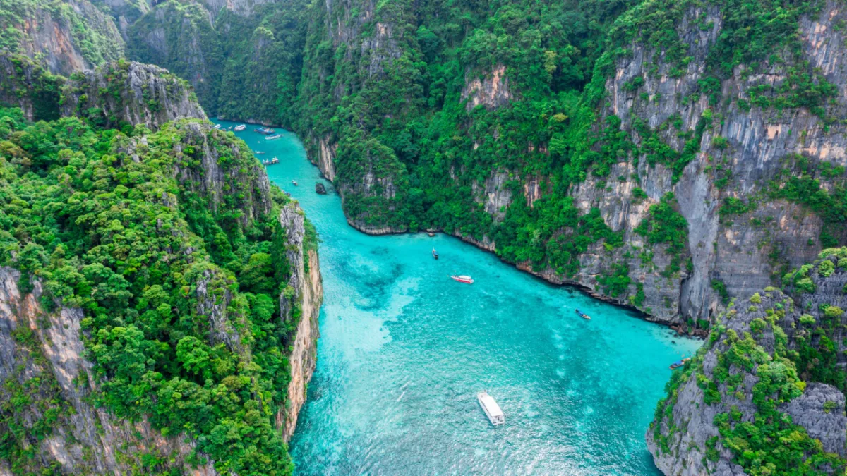 Ao-Pi-Le-Lagoon-Ko-Phi-Phi-Le-Krabi-scaled-1
