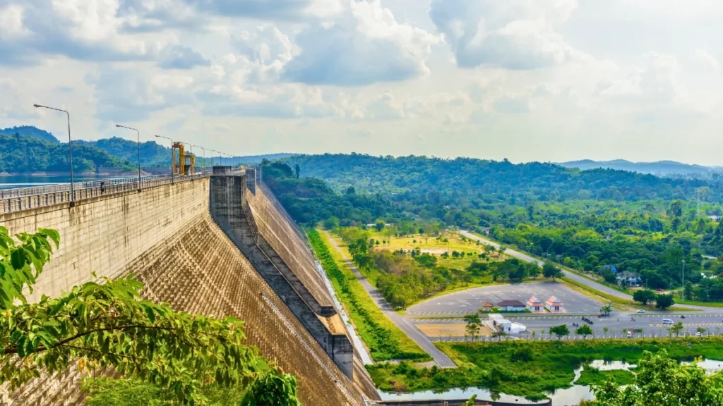 Nakhon-Nayok-Khun-Dan-Prakan-Chon-Dam.webp