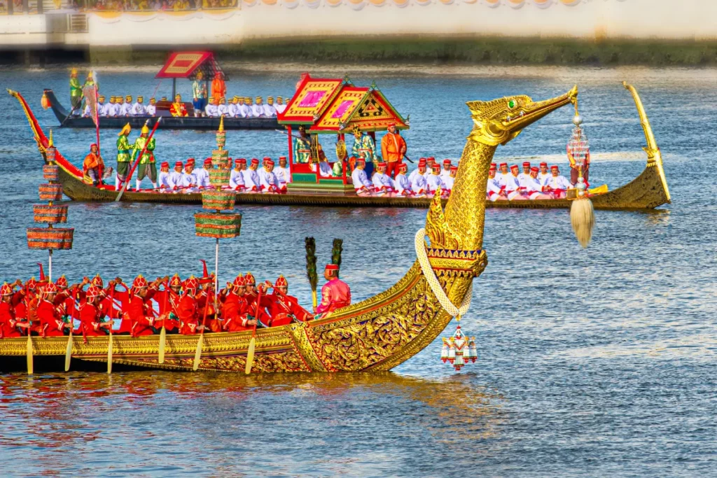 Bangkok-The-Royal-Barge-Procession-กระบวนพยุหยาตราทางชลมารค