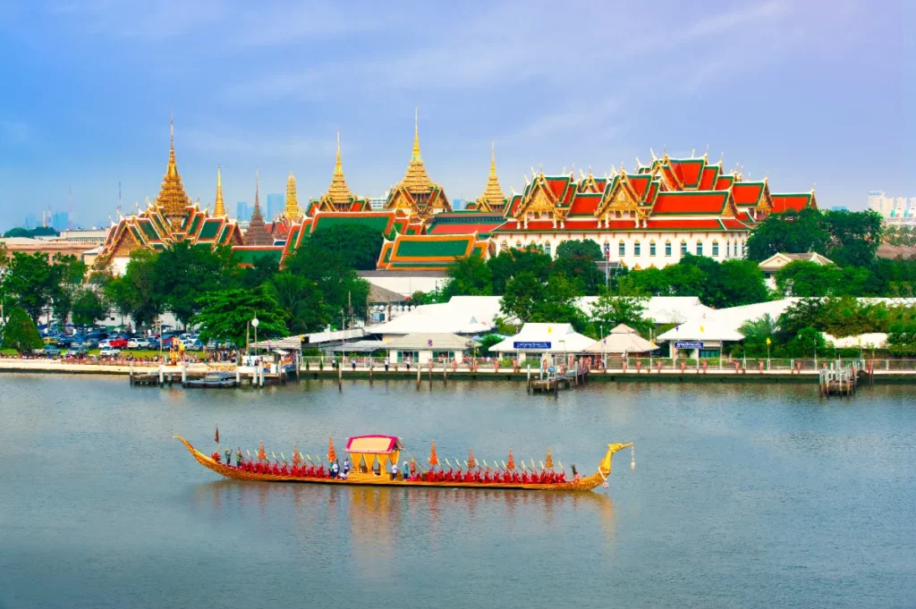 Bangkok-The-Royal-Barge-Procession-กระบวนพยุหยาตราทางชลมารค