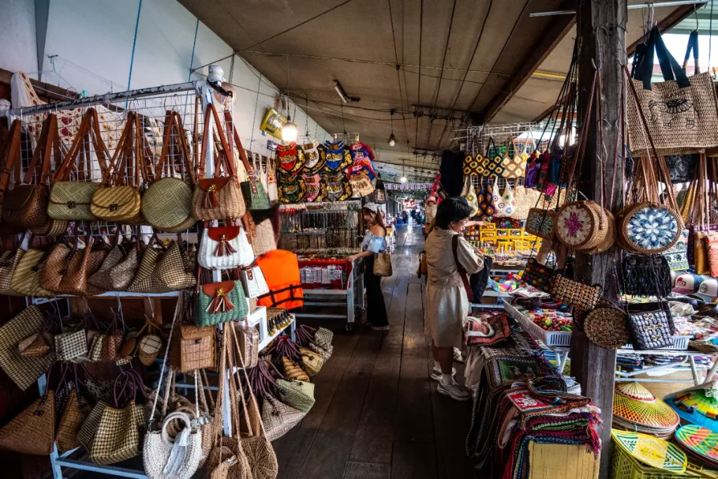 marché avec des produits typique de la Thaïlande