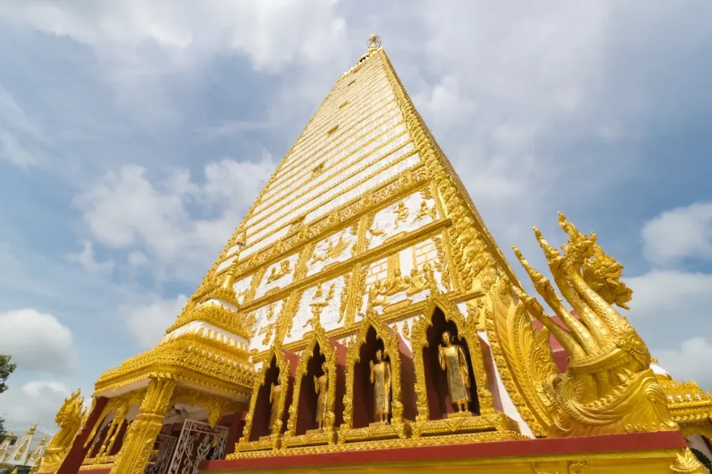 Ubon-Ratchathani-Wat-Phrathat-Nong-Bua